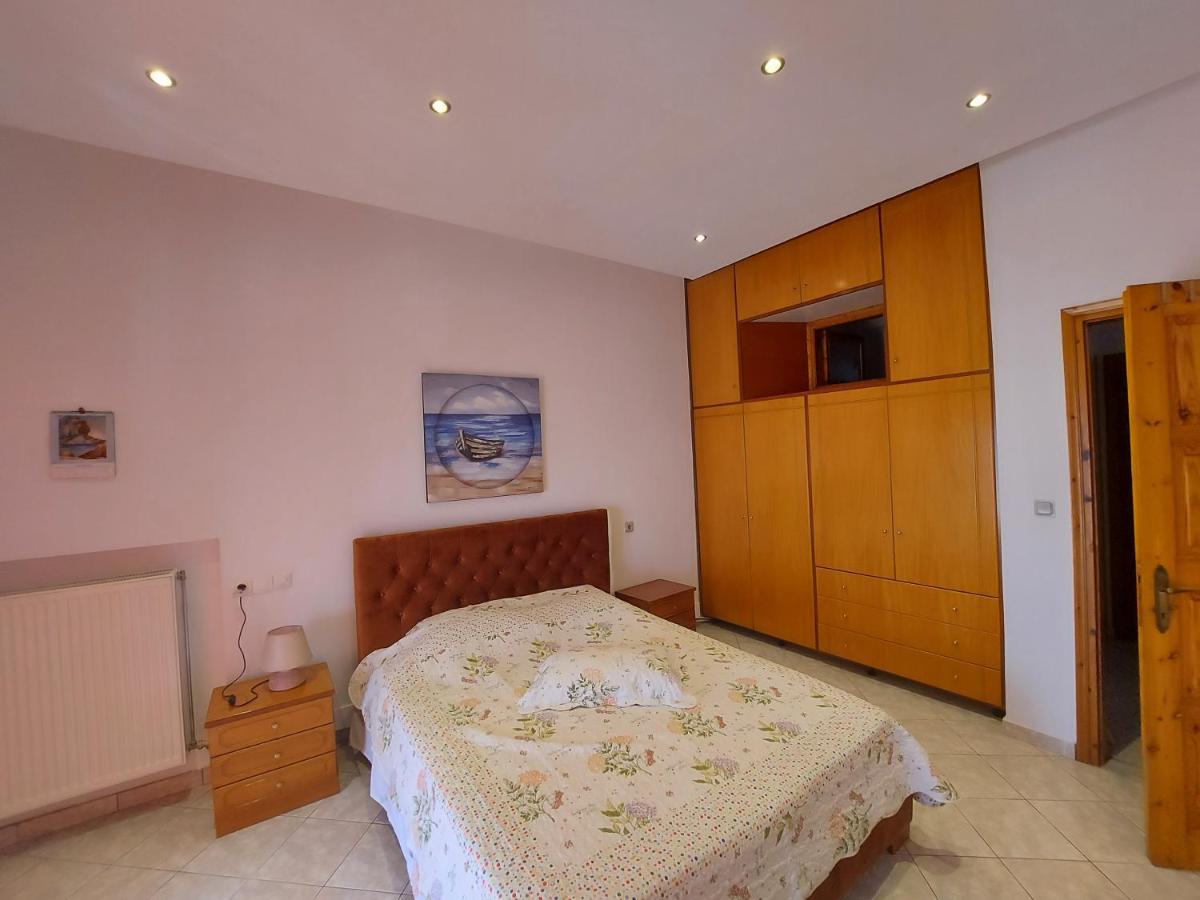 George'S Apartment Loutraki  Exterior photo