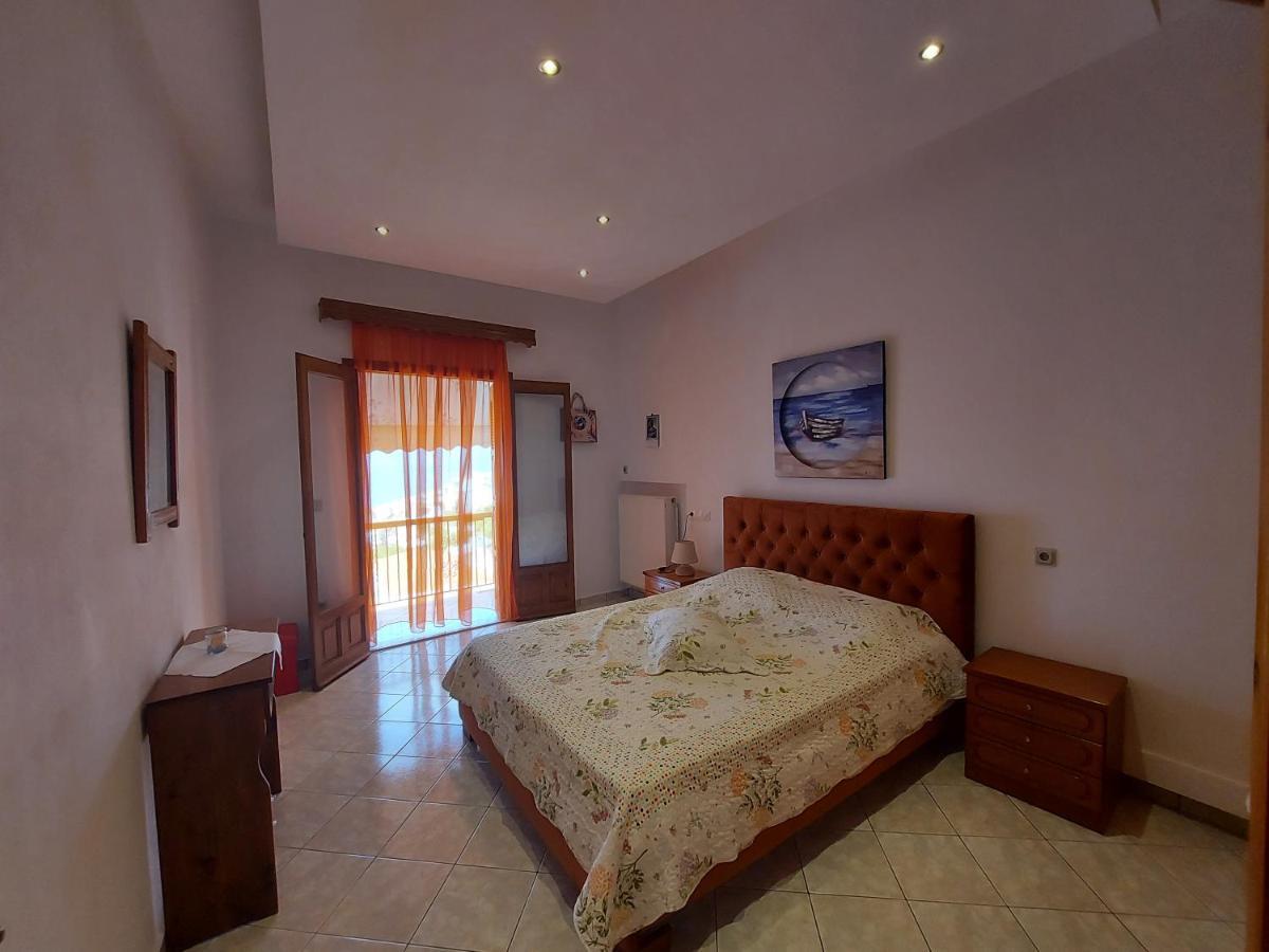 George'S Apartment Loutraki  Exterior photo