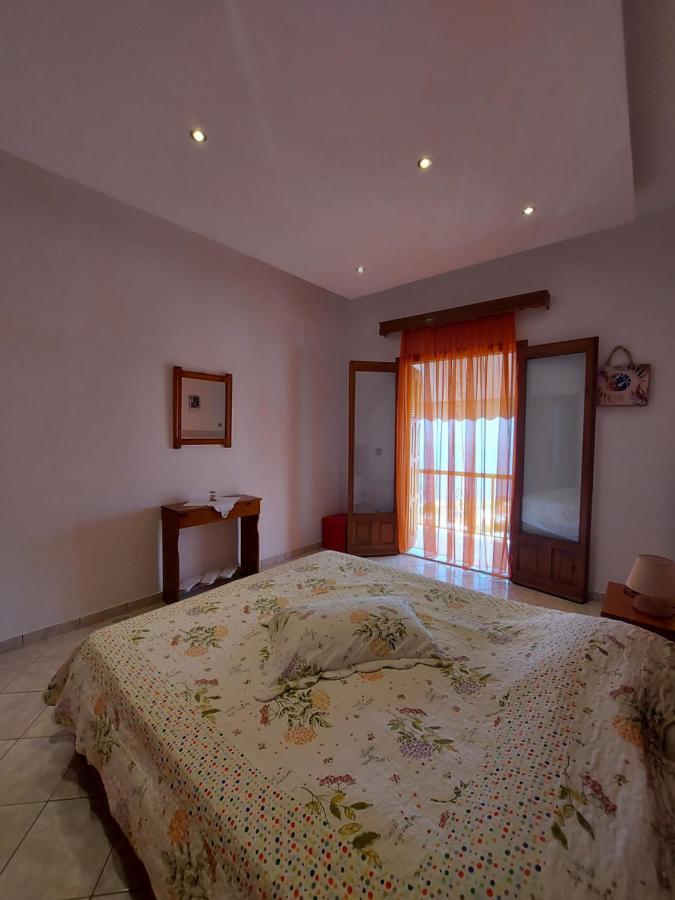 George'S Apartment Loutraki  Exterior photo